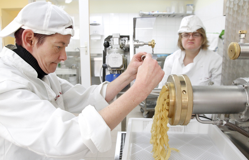 woidesign nuedelmanufaktur werkstatt fr Menschen mit Behinderung